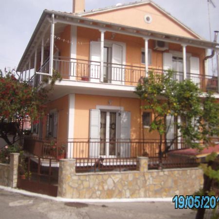George'S House Apartment Ágios Matthaíos Exterior foto