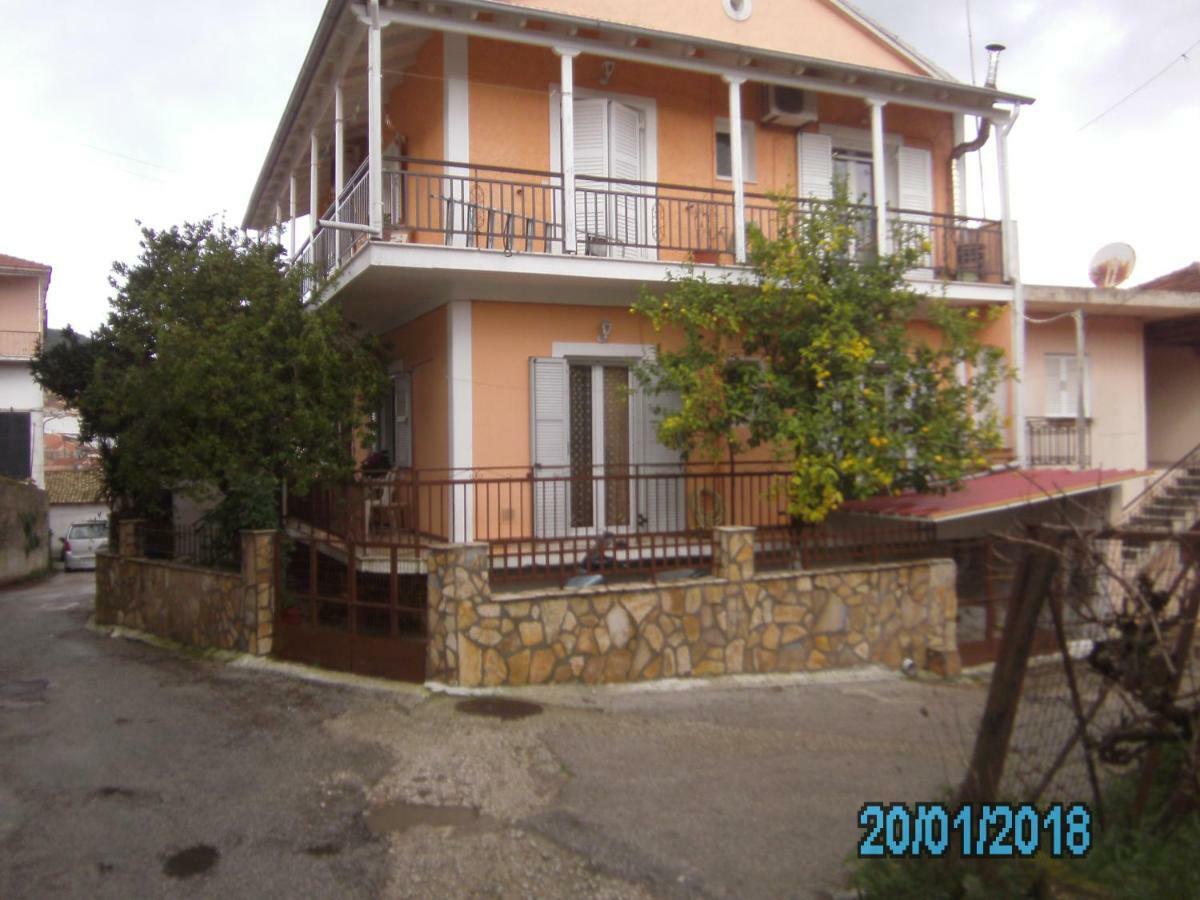 George'S House Apartment Ágios Matthaíos Exterior foto