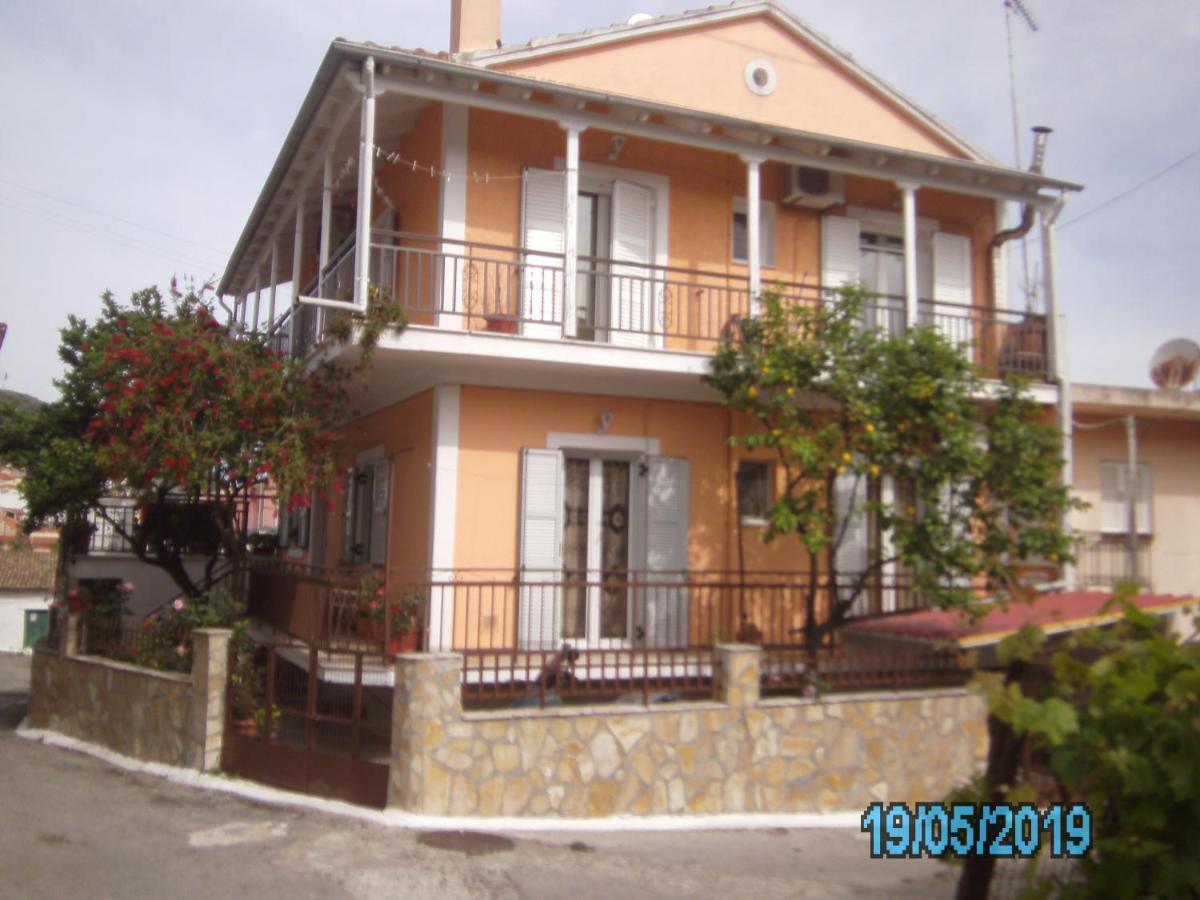 George'S House Apartment Ágios Matthaíos Exterior foto