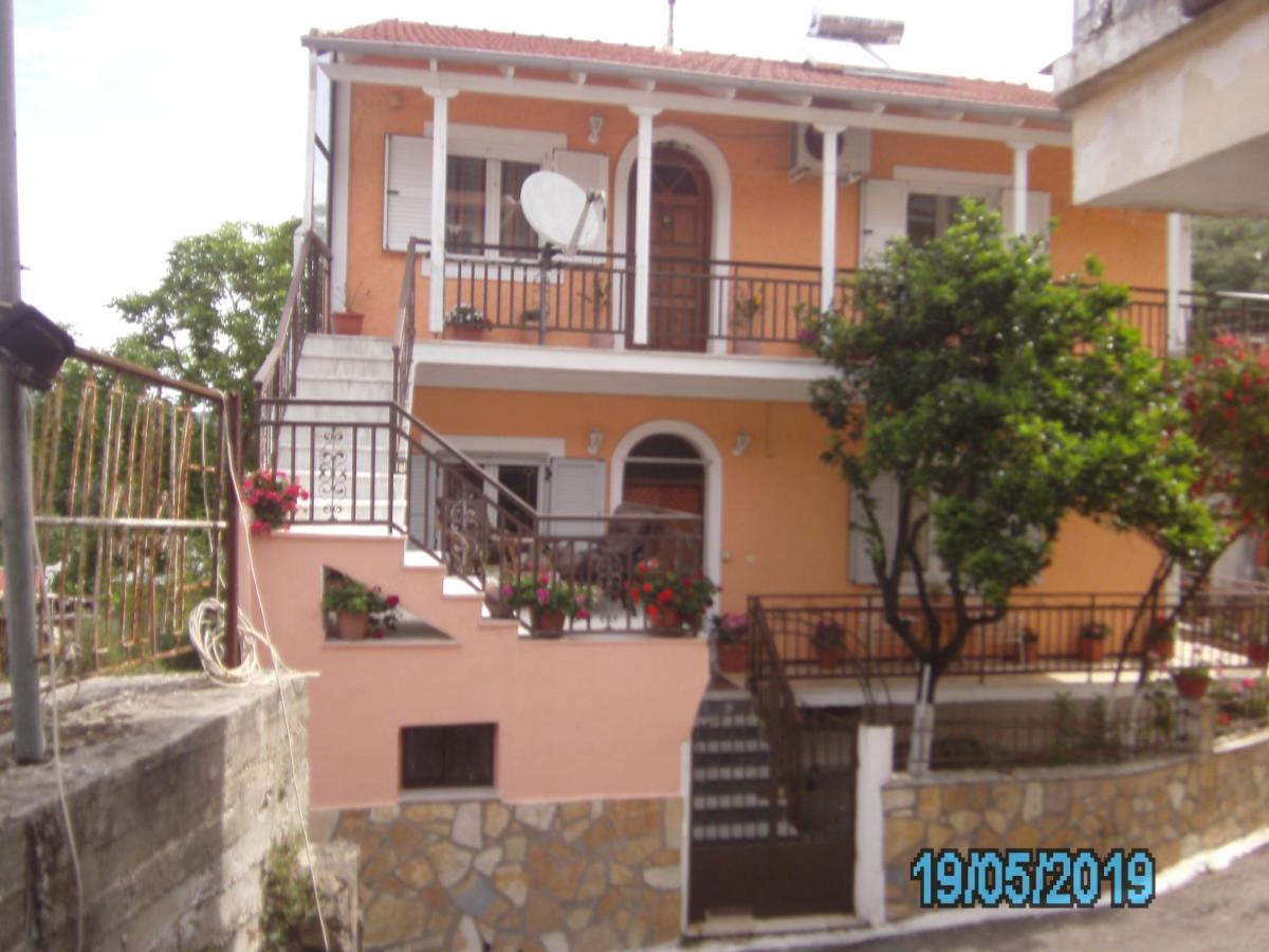 George'S House Apartment Ágios Matthaíos Exterior foto
